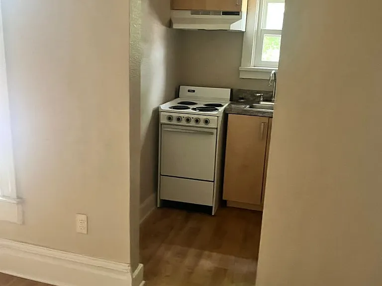 523 W Hays St — Photo 9