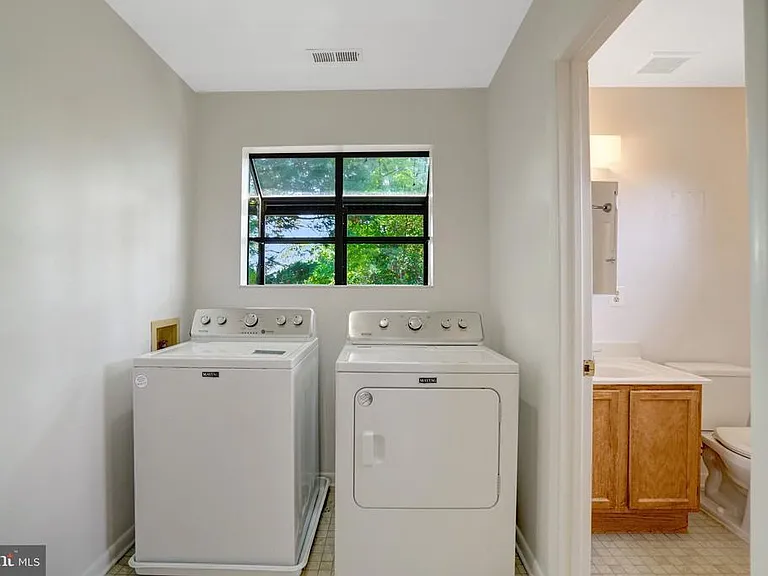 203 W Glendale Ave — Photo 47