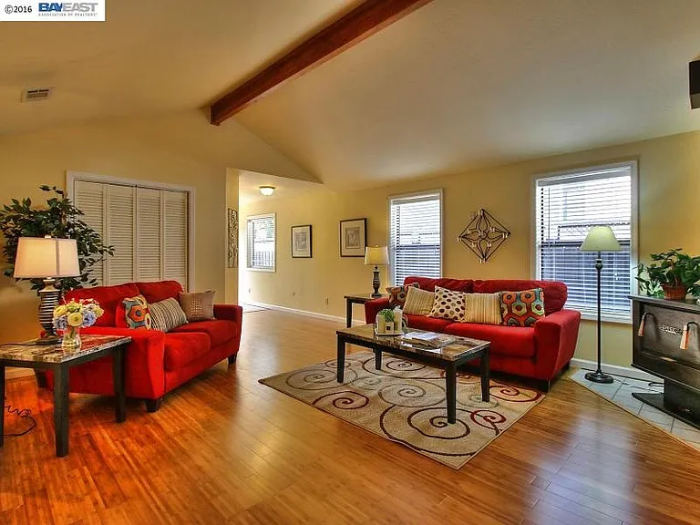 22215 Cameron St — Photo 13