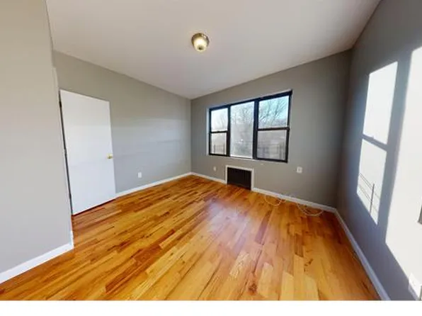 307 Gordon St #2, Staten Island, NY 10304