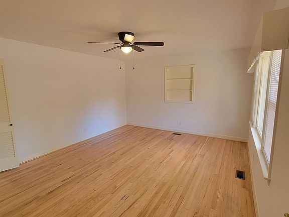 3rd image of 222 Franklin St