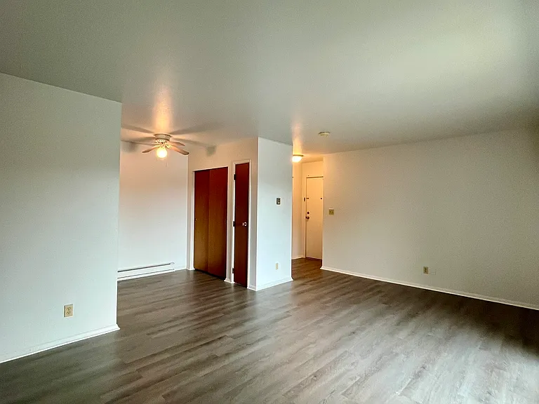 741 N Macomb St — Photo 6