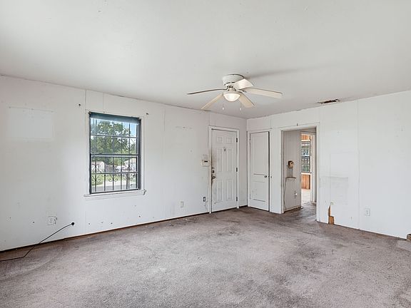 3rd image of 2606 Leacrest Dr