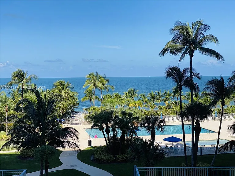 881 Ocean Dr #3E — Photo 2