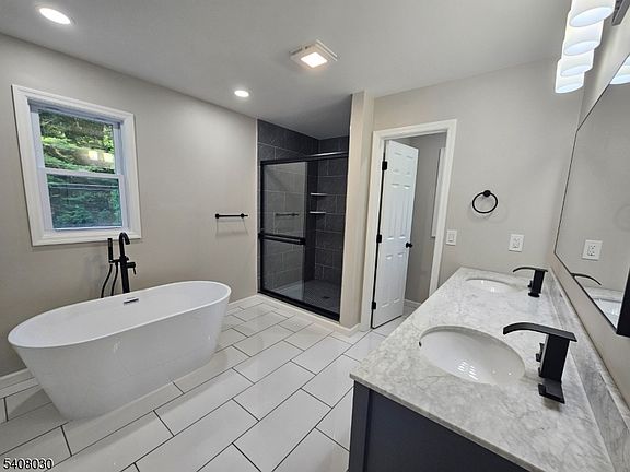 4th image of 43 Rockport Rd