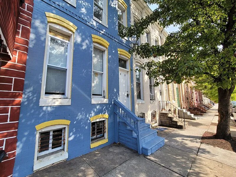 3 bed, 1.0 bath, 1118 sqft, $1,200 — Photo 1
