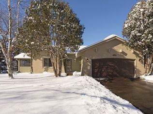 1079 Churchill Ct, Shoreview, MN 55126