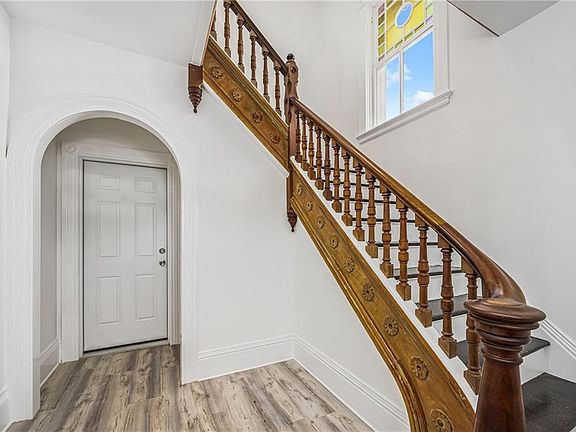 4th image of 105 Stamford Ave