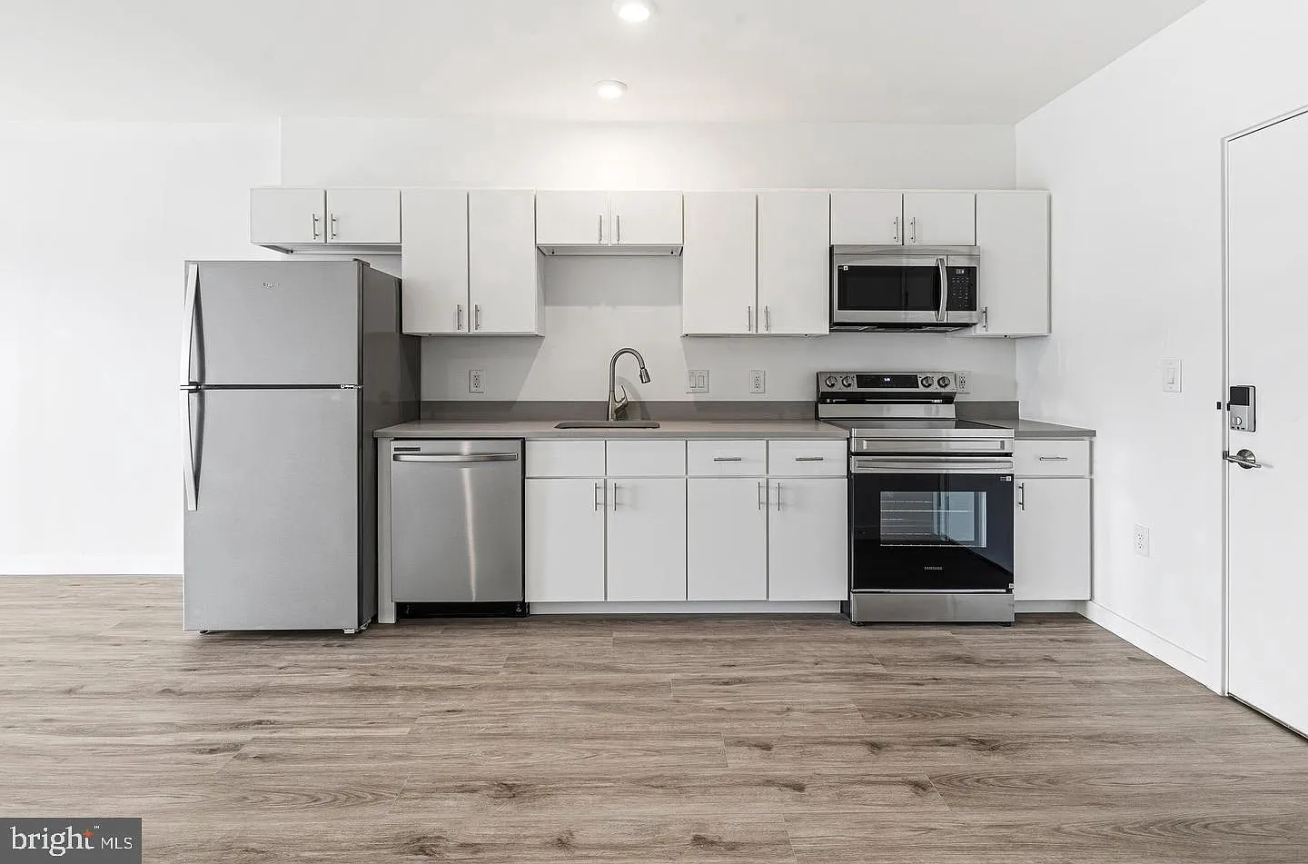 1 bed, 1.0 bath, 598 sqft, $1,523 — Photo 1