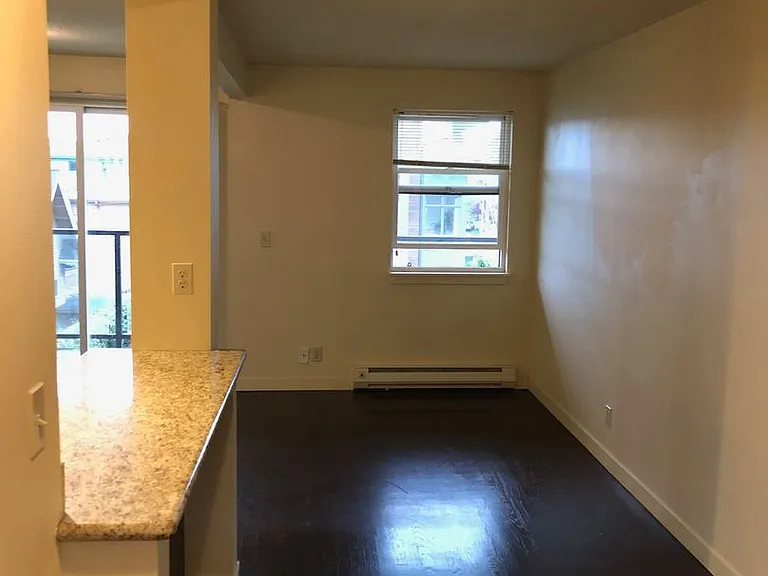 2635 Franklin Ave E — Photo 3