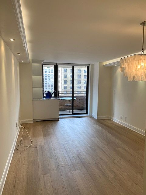 1st image of 275 W 96th St APT 12F