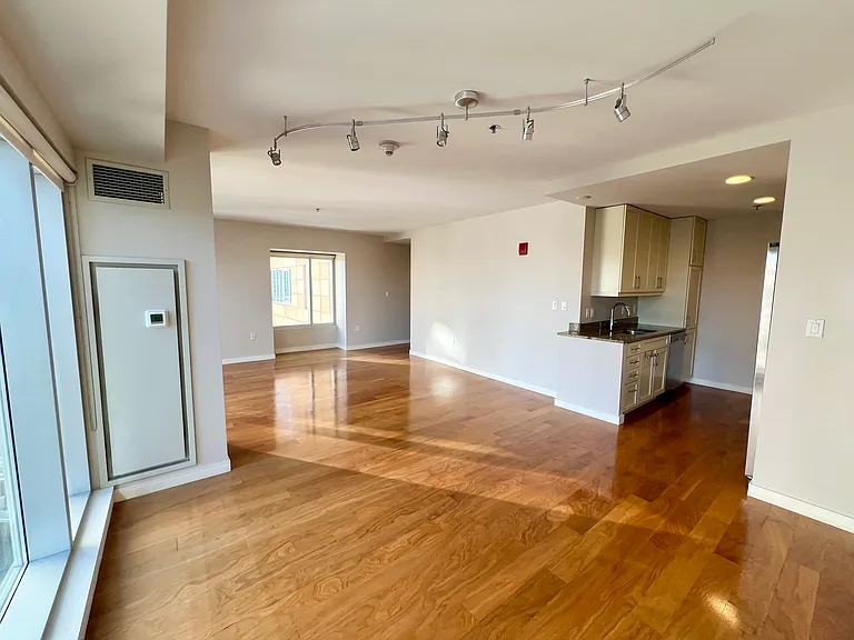 200 Exchange St — Photo 9