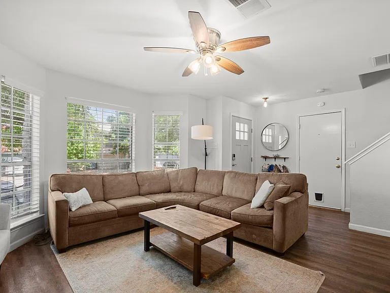 8715 Dandelion Trl — Photo 3