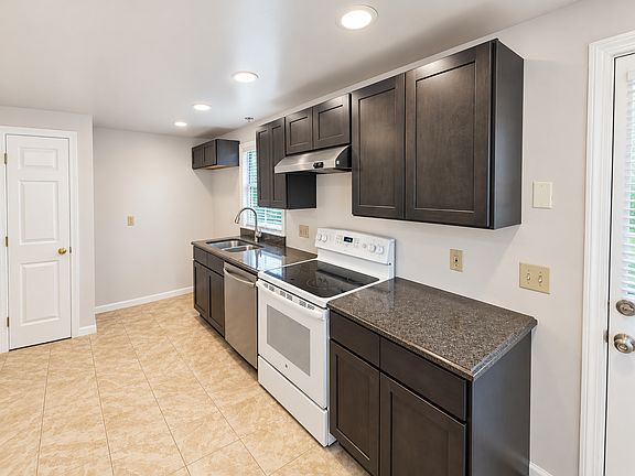 2nd image of 48 West St #48