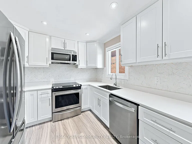 36 Roseville Dr #UPPER — Photo 14