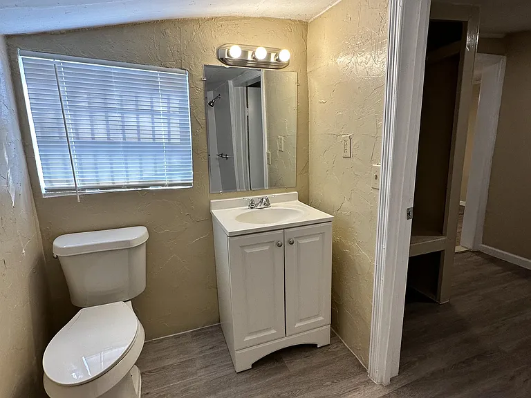 314 N Nueces #C — Photo 14