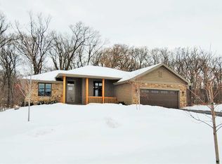 894 Freedlund Dr, Rockton, IL 61072