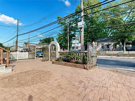 4th image of 3985 Victory Blvd