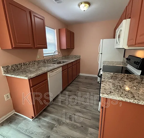 1235 Thomas Jefferson Pl — Photo 10