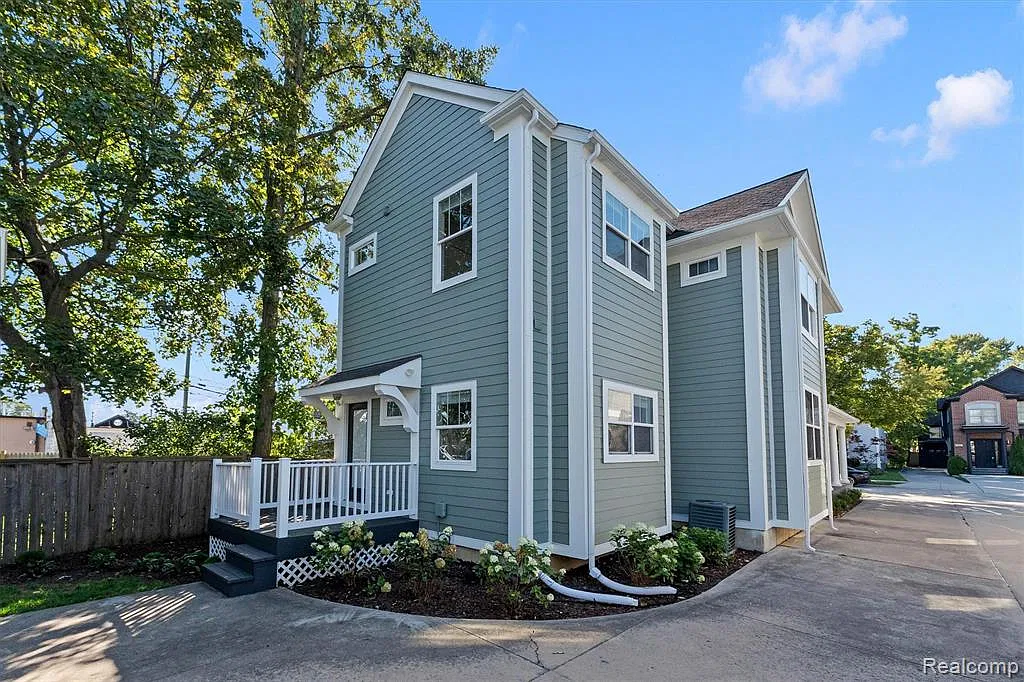 3 bed, 2.5 bath, 2382 sqft, $6,000 — Photo 3
