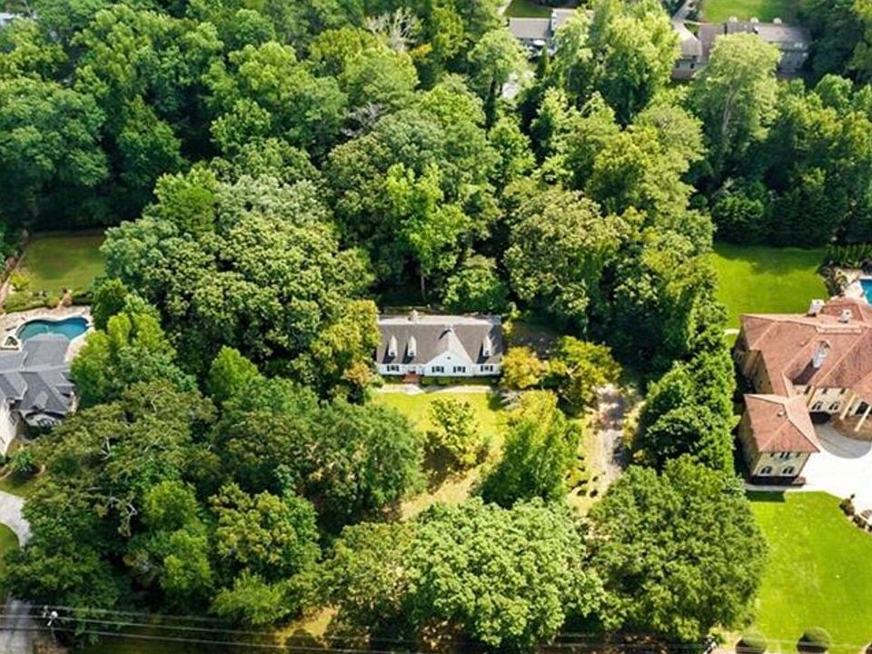 1st image of 700 Heards Ferry Rd