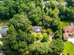 700 Heards Ferry Rd, Atlanta, GA 30328