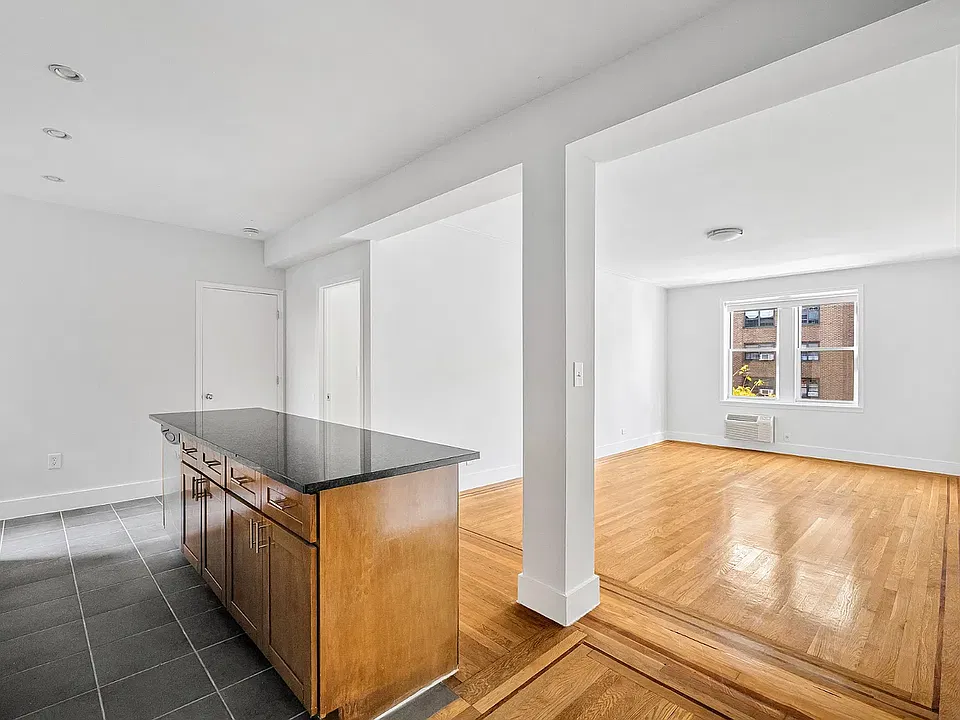 364 W 18th St #4K