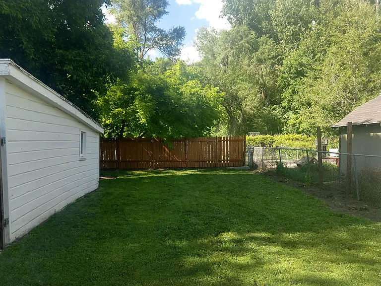 433 E Center St — Photo 29