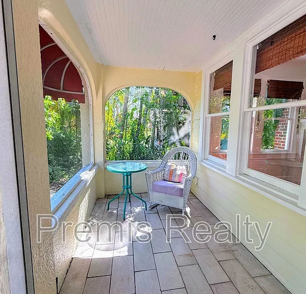 1103 Charles St — Photo 5