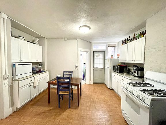 3rd image of 160 Endicott St APT 4