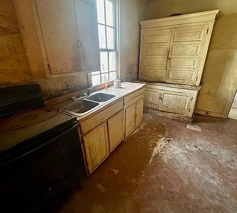 5th image of 1212 Grammar St