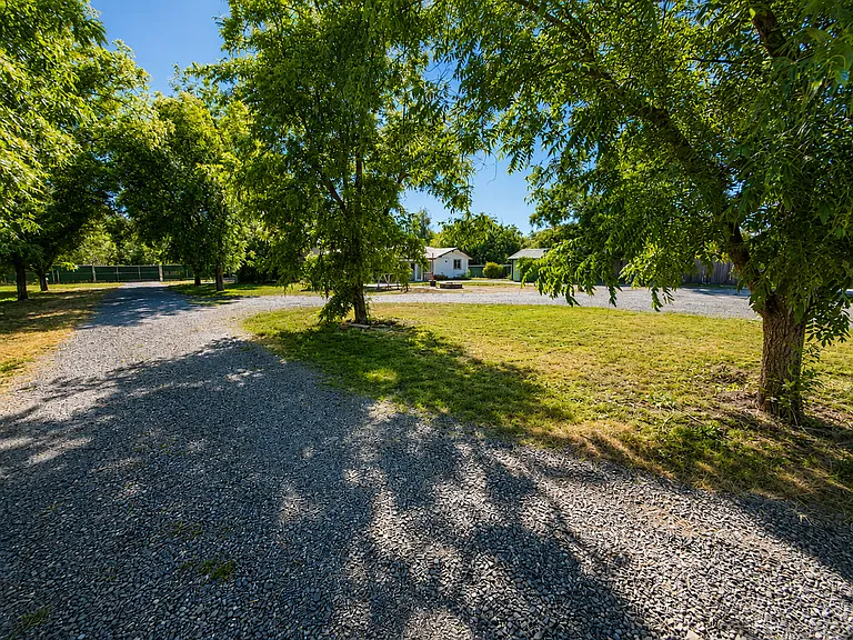 3682 Bay Ave — Photo 49