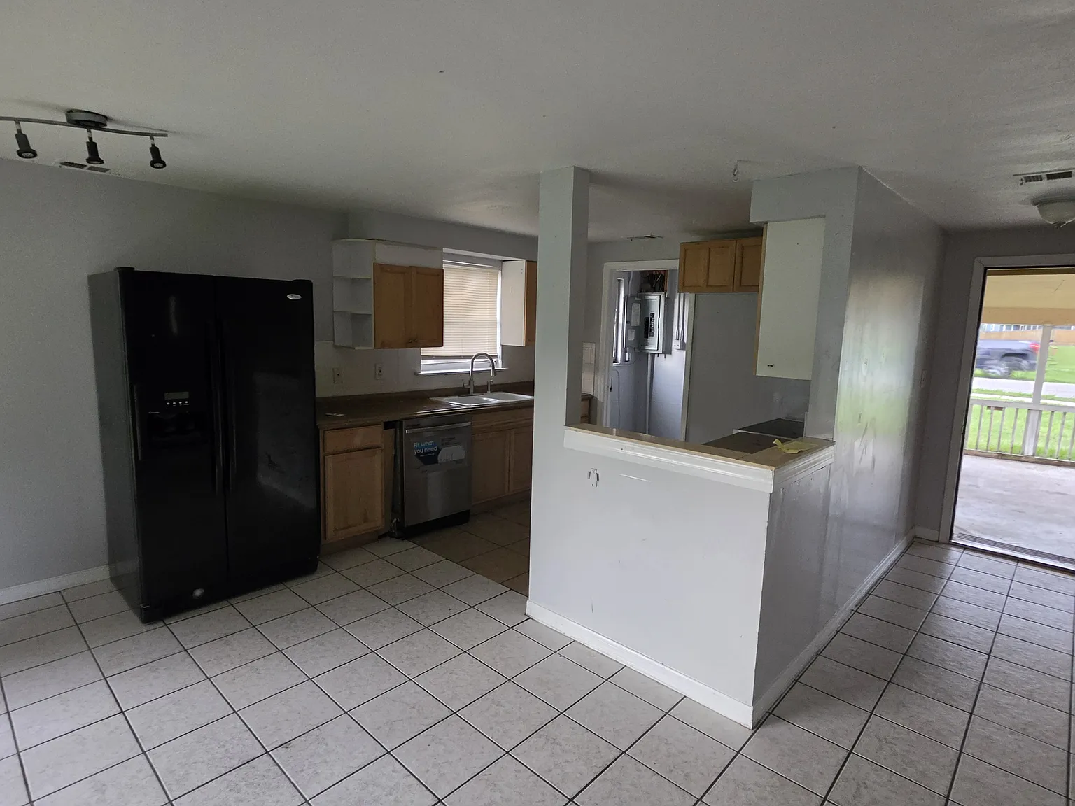 3 bed, 981 sqft, $1,800 — Photo 3