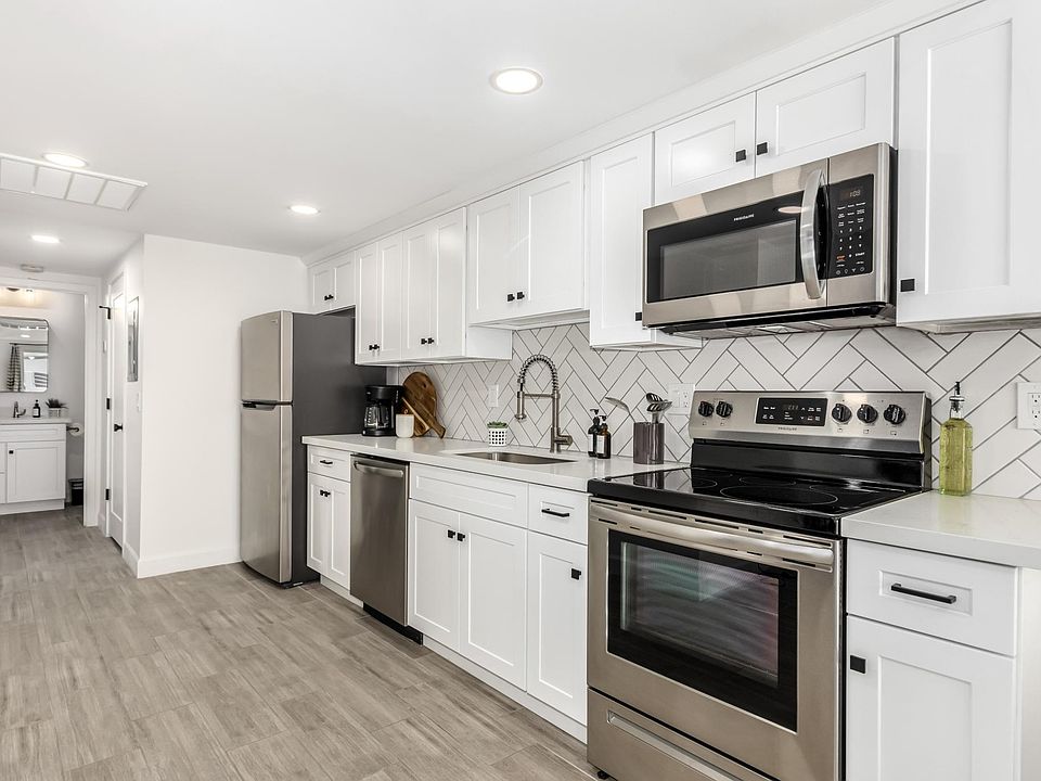 1st image of 6632 E Earll Dr