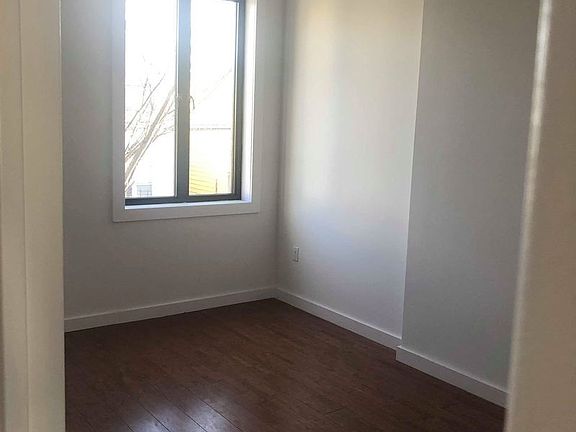 5th image of 152 Bay 50 St #2