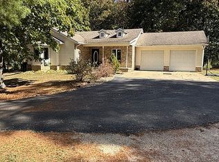 4860 N White Oak Rd, Olney, IL 62450