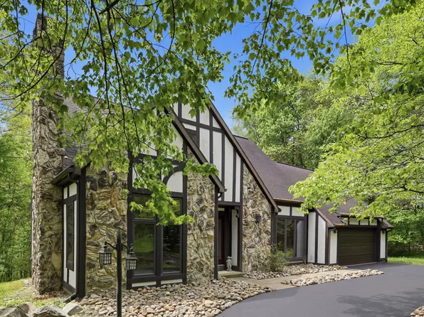 133 Old Quarry Dr, Clinton, PA 15026