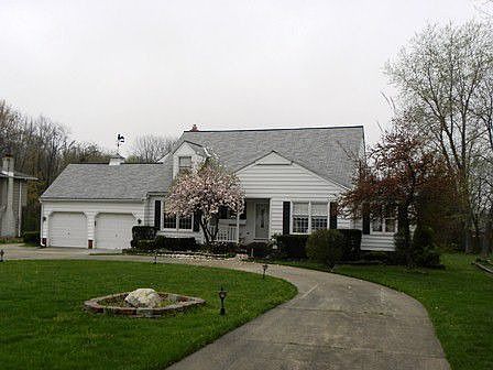Unique Home w/Full Basement Recreation Room & Work Shop