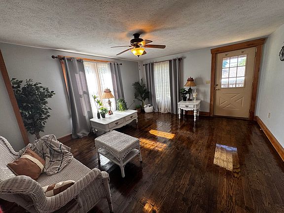 3rd image of 713 E Benton Avenue
