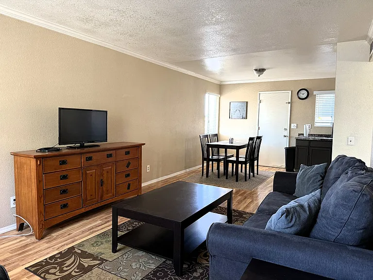 525 E Ridgecrest Blvd — Photo 11