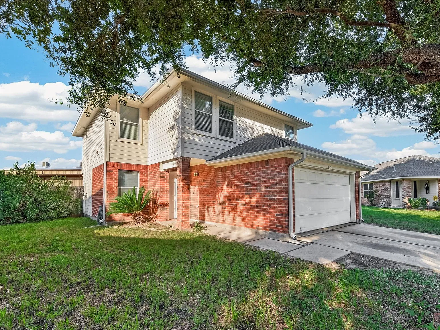 3 bed, 2.5 bath, 1580 sqft, $2,100 — Photo 3