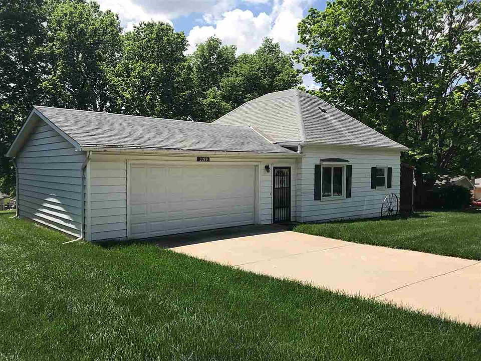 1st image of 2219 Park Ln