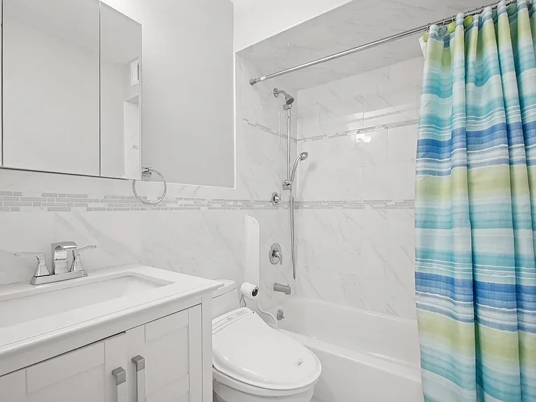 38 Park St #25H — Photo 17