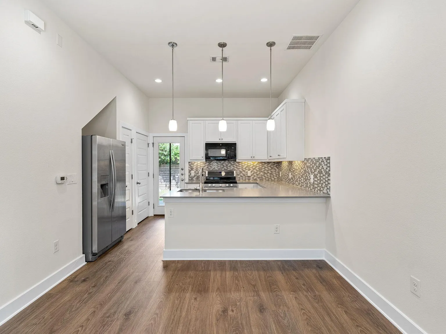 2 bed, 2.0 bath, 850 sqft, $2,800 — Photo 4