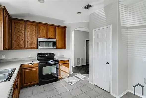 540 Coolidge Ln — Photo 8