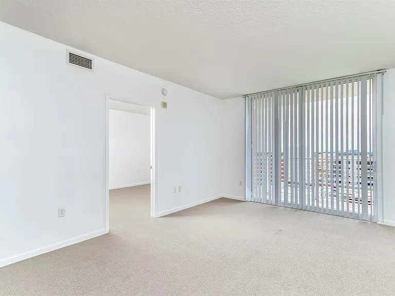 18800 NE 29th Ave #923 — Photo 6