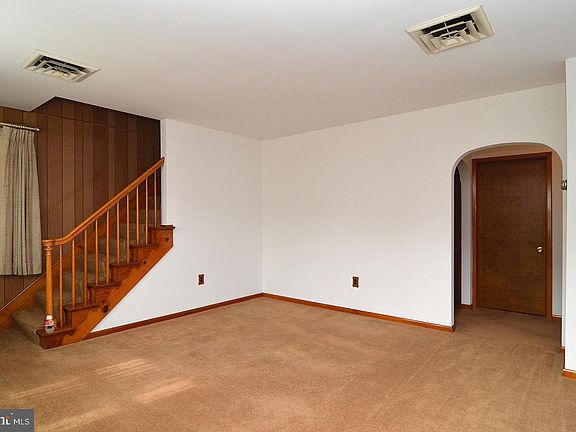 4th image of 239 W Arch St