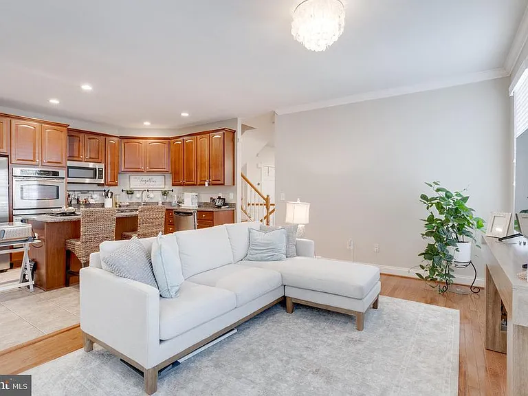 8320 Dockray Ct — Photo 6