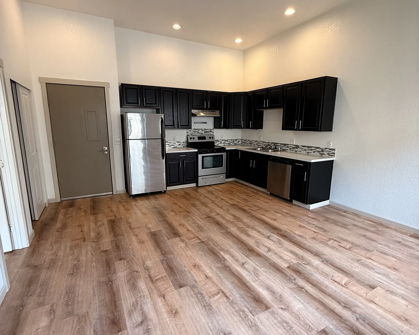 406 Legion Way Southeast — Photo 3