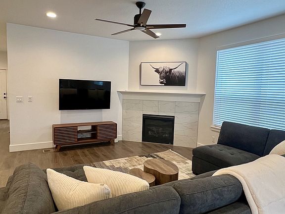 5th image of 2574 Brackenfern Rd